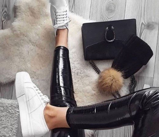 Aprenda a montar 5 looks estilosos com tênis branco