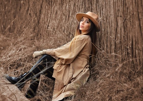 Mais estilosa: 4 looks com coturno feminino